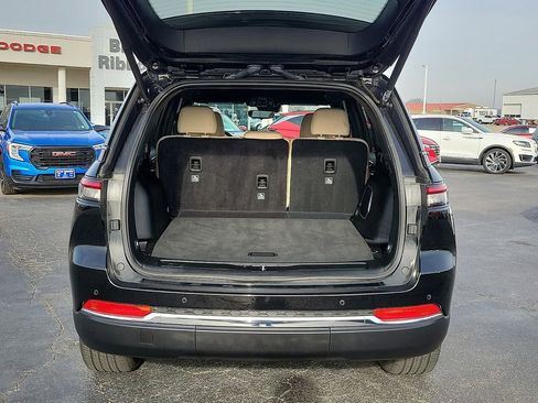 Used 2023 Jeep Grand Cherokee Limited image 8