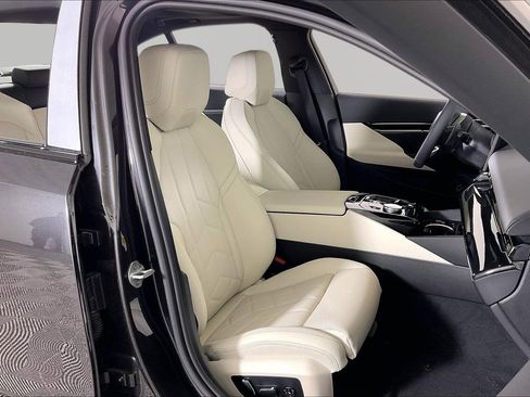 New 2026 BMW 530i xDrive AWD/4WD image 14