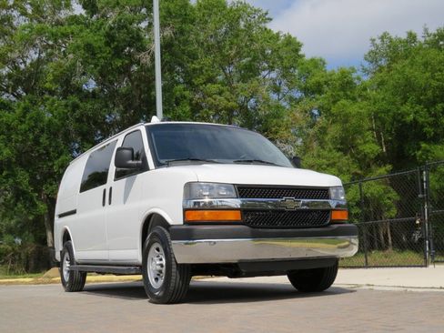 Used 2016 Chevrolet Express 3500 image 24