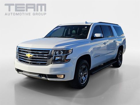 Used 2019 Chevrolet Suburban LT image 3