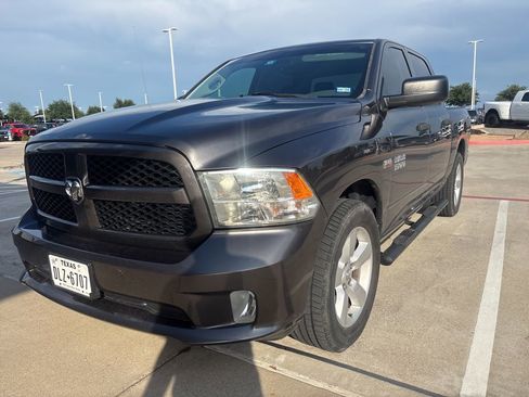 Used 2014 RAM 1500 Express RWD image 9