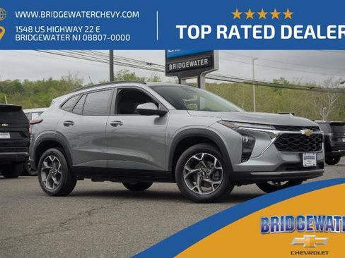 Used 2024 Chevrolet Trax LT FWD image 1