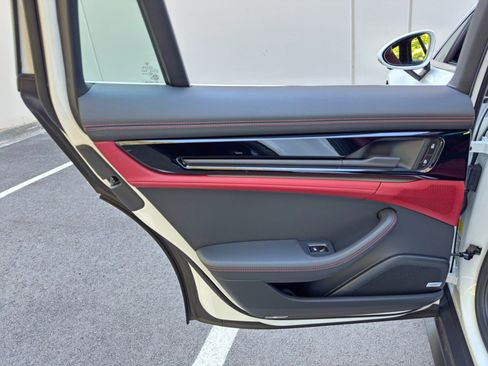 Used 2025 Porsche Panamera 4S w/ Premium Package image 49