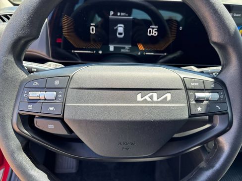 Used 2025 Kia K4 FWD image 27