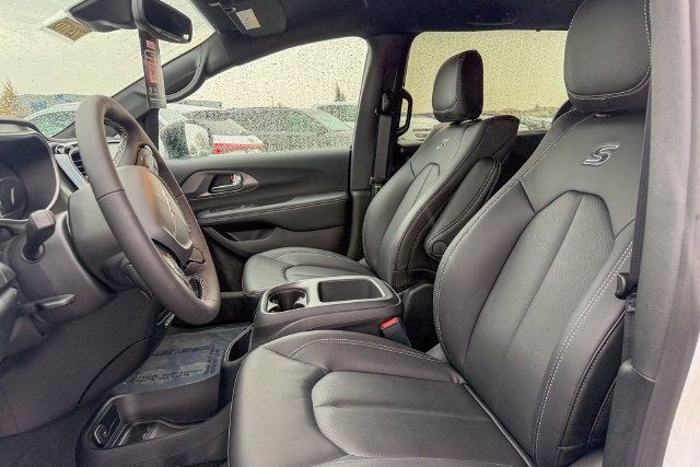 New 2026 Chrysler Pacifica Select FWD image 12