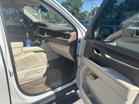 Used 2022 GMC Yukon XL Denali RWD image 4