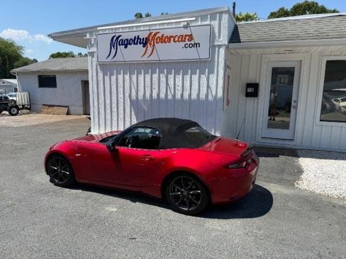 Used 2016 MAZDA MX-5 Miata Club RWD image 9