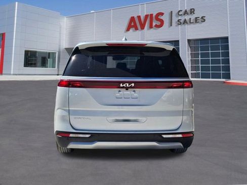 Used 2024 Kia Carnival LX image 7