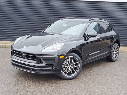 Certified 2026 Porsche Macan AWD/4WD image 1