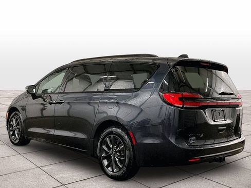 Used 2021 Chrysler Pacifica Touring FWD image 10
