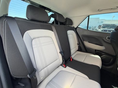 Certified 2025 Hyundai Venue SEL image 18