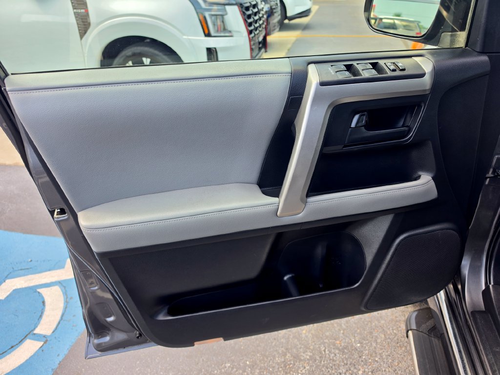 Used 2013 Toyota 4Runner SR5 w/ Premium Pkg AWD/4WD image 15