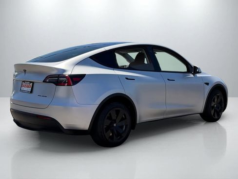 Used 2021 Tesla Model Y Long Range AWD/4WD image 7