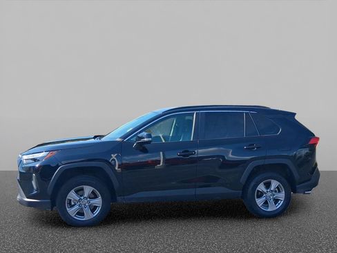 Used 2025 Toyota RAV4 XLE AWD/4WD image 3