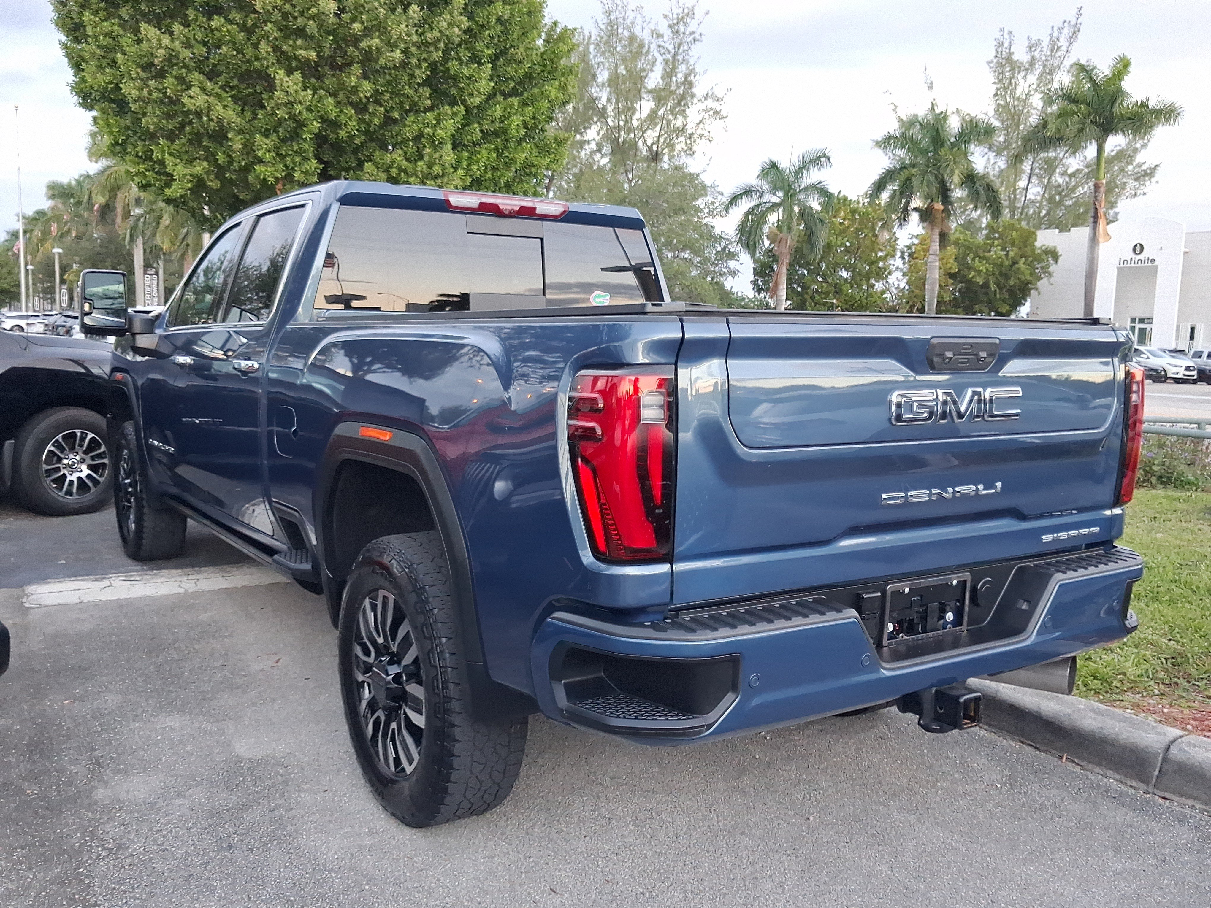 Used 2025 GMC Sierra 2500 Denali Ultimate AWD/4WD image 2