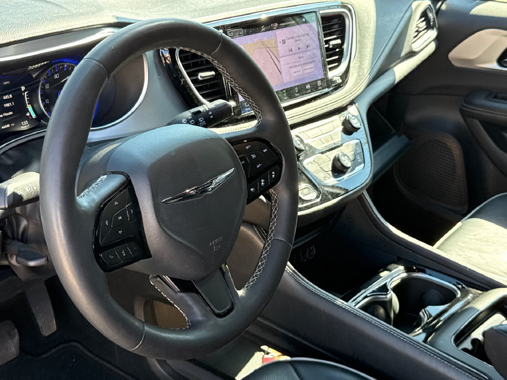 Used 2025 Chrysler Pacifica Limited FWD image 17