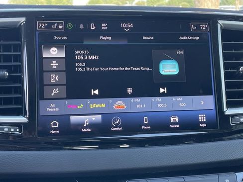 Used 2023 Chrysler Pacifica Touring-L FWD image 16