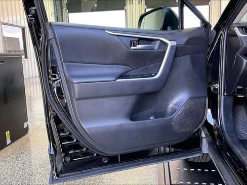 Used 2025 Toyota RAV4 XLE FWD image 23
