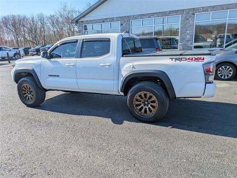 Used 2021 Toyota Tacoma TRD Off-Road w/ Technology Package AWD/4WD image 4