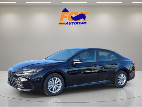 Used 2025 Toyota Camry LE FWD image 5
