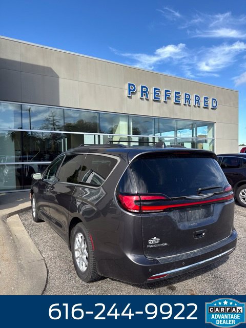 Used 2022 Chrysler Pacifica Touring-L FWD image 3