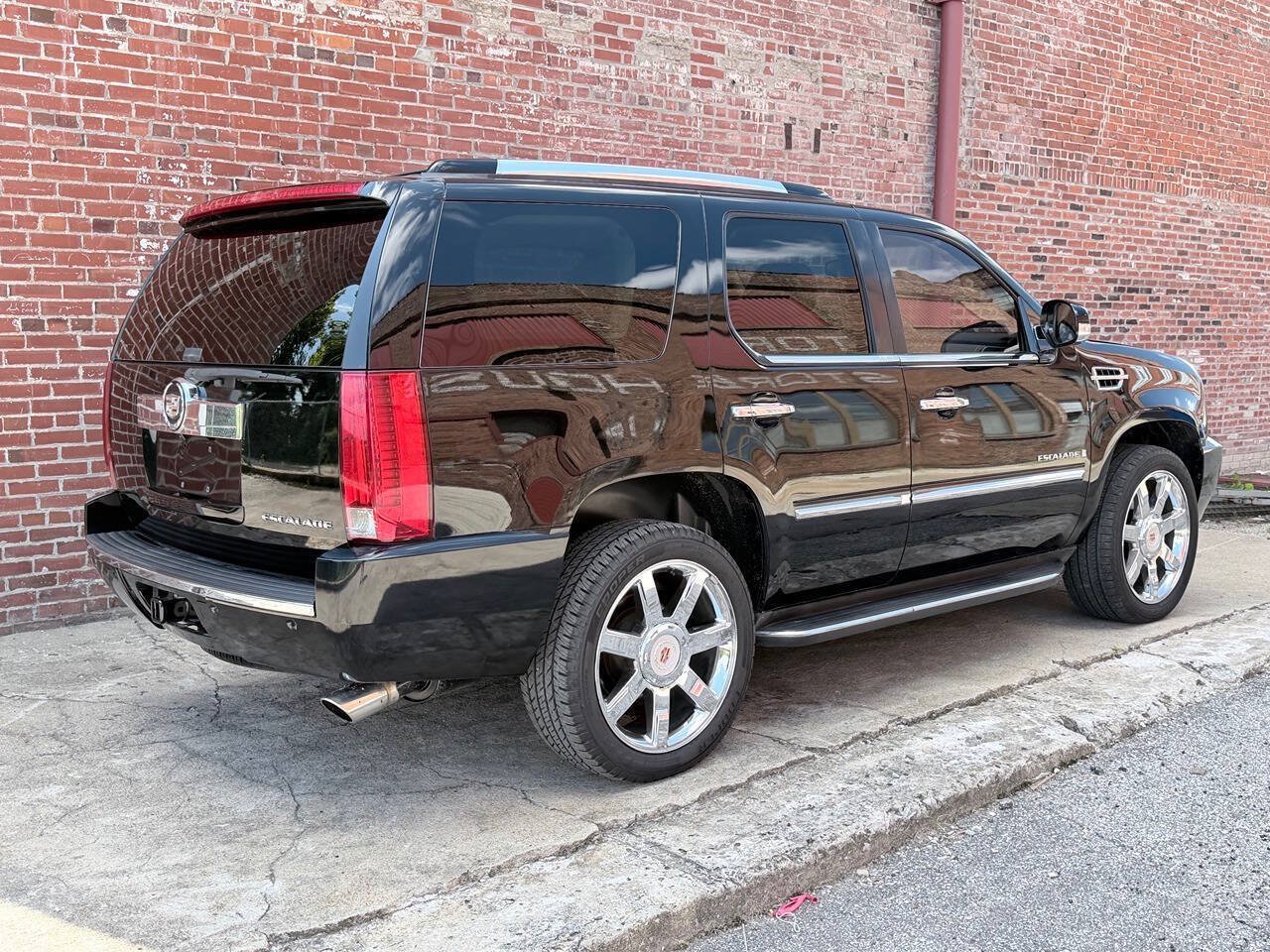 Used 2007 Cadillac Escalade AWD w/ Information Package image 7