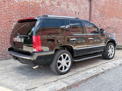 Used 2007 Cadillac Escalade AWD w/ Information Package image 7