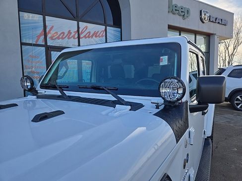 Used 2018 Jeep Wrangler Unlimited Sahara image 18