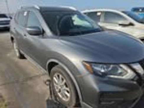 Used 2018 Nissan Rogue SV FWD image 2