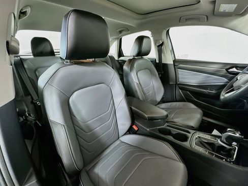 Used 2025 Volkswagen Jetta SEL FWD image 27