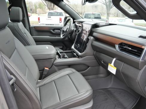 New 2026 GMC Yukon Denali w/ Sun & Power Step Package AWD/4WD image 28