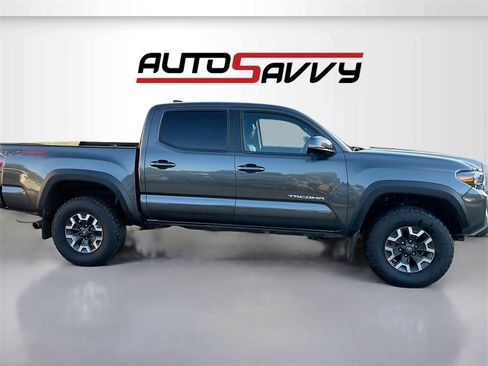 Used 2022 Toyota Tacoma TRD Off-Road image 8