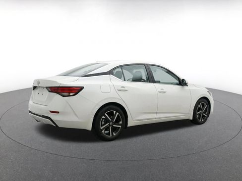 Used 2025 Nissan Sentra SV FWD image 8