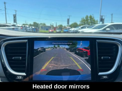 Used 2025 Chrysler Pacifica Select FWD image 20