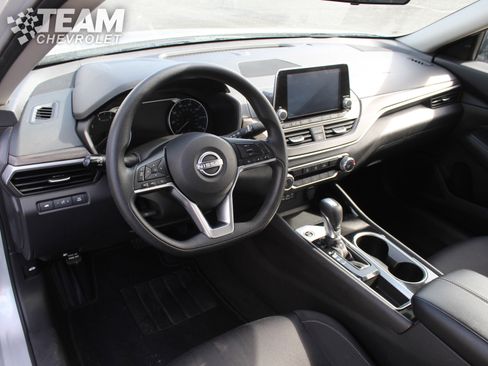 Used 2024 Nissan Altima 2.5 SV image 12