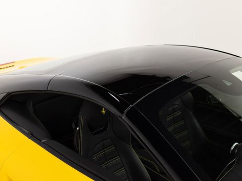 Certified 2020 Ferrari Portofino RWD image 40