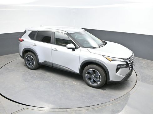 Used 2025 Nissan Rogue SV AWD/4WD image 21