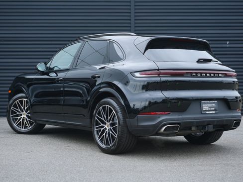 Certified 2024 Porsche Cayenne AWD/4WD image 3