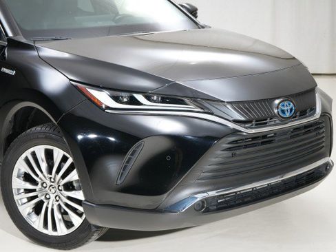 Used 2021 Toyota Venza XLE image 10
