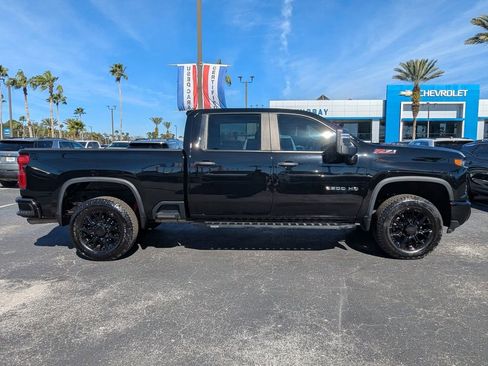 Used 2024 Chevrolet Silverado 2500 Custom w/ Custom Value Package image 4