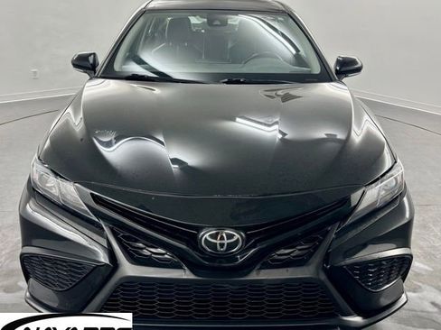 Used 2022 Toyota Camry SE image 2