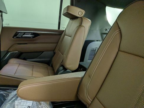 New 2026 Chevrolet Suburban High Country image 33