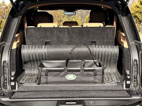 Used 2025 Land Rover Range Rover Long Wheelbase SE image 28