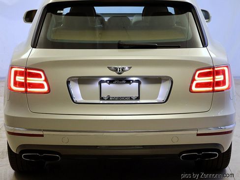 Used 2019 Bentley Bentayga AWD/4WD image 19