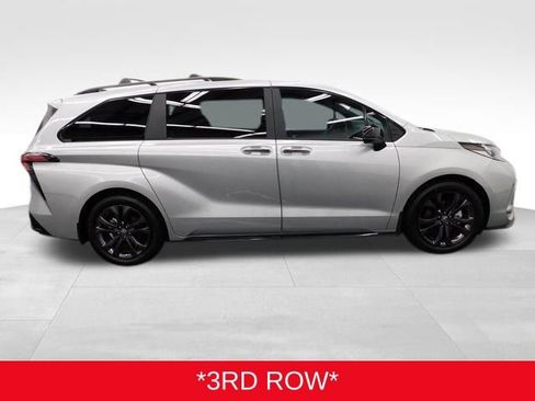 Used 2025 Toyota Sienna XSE image 11