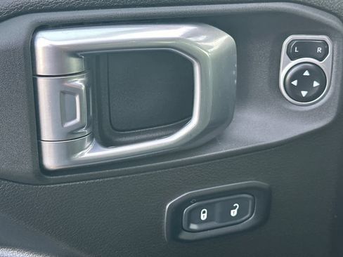 Used 2024 Jeep Wrangler Willys image 13