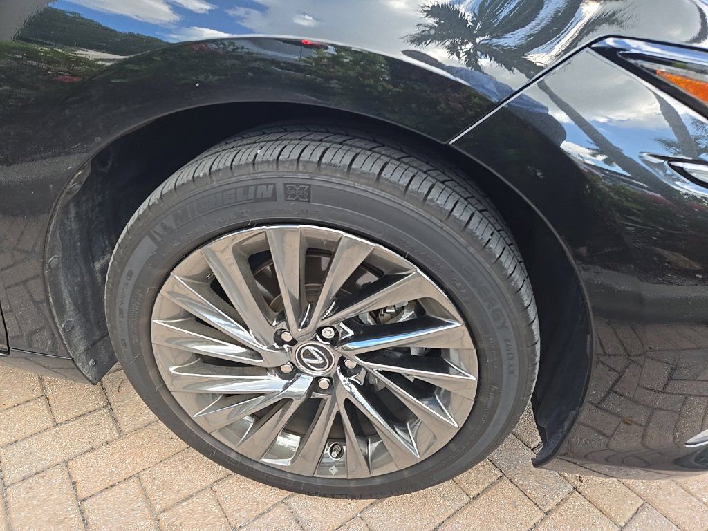 Used 2025 Lexus ES 350 Ultra Luxury w/ Accessory Package (Z2) FWD image 2