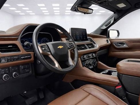 Used 2021 Chevrolet Tahoe High Country w/ Premium Package AWD/4WD image 16