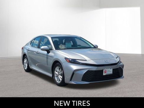 Certified 2025 Toyota Camry LE FWD image 3