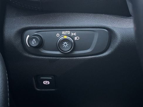 Used 2019 Chevrolet Blazer LT image 17